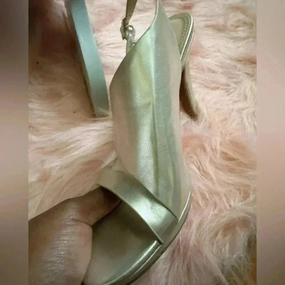 The Limited Terra Asymmetrical Sling - Picture 2 of 5